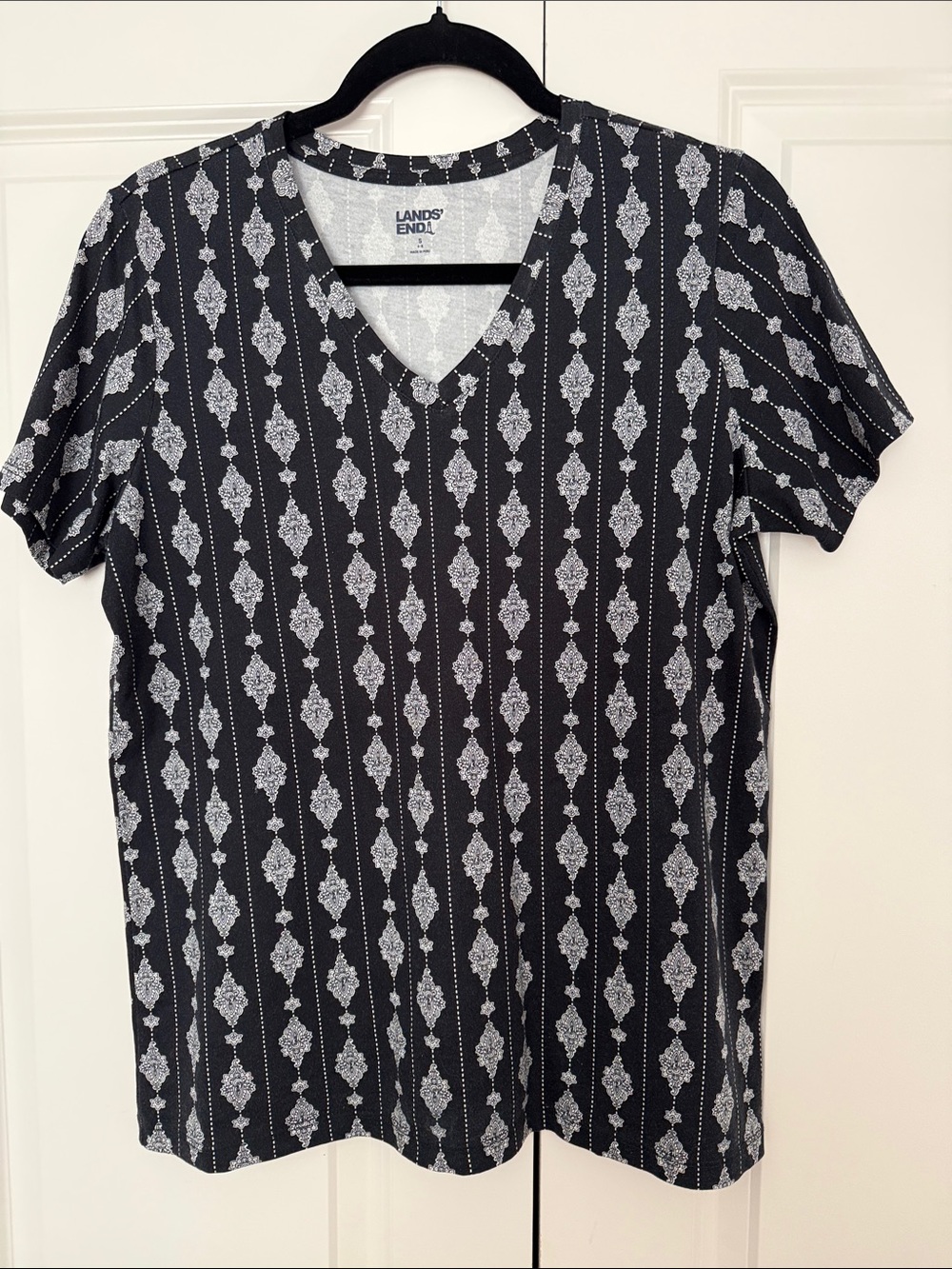 Lands' End Black V-Neck Short Sleeve Tee with White Medallion Stripe